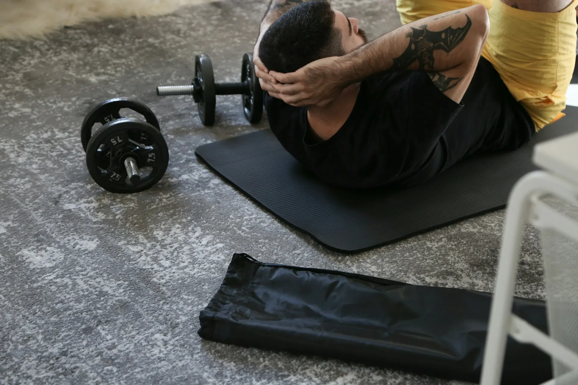 Person starting out: a first walk or a first session at home, relaxed